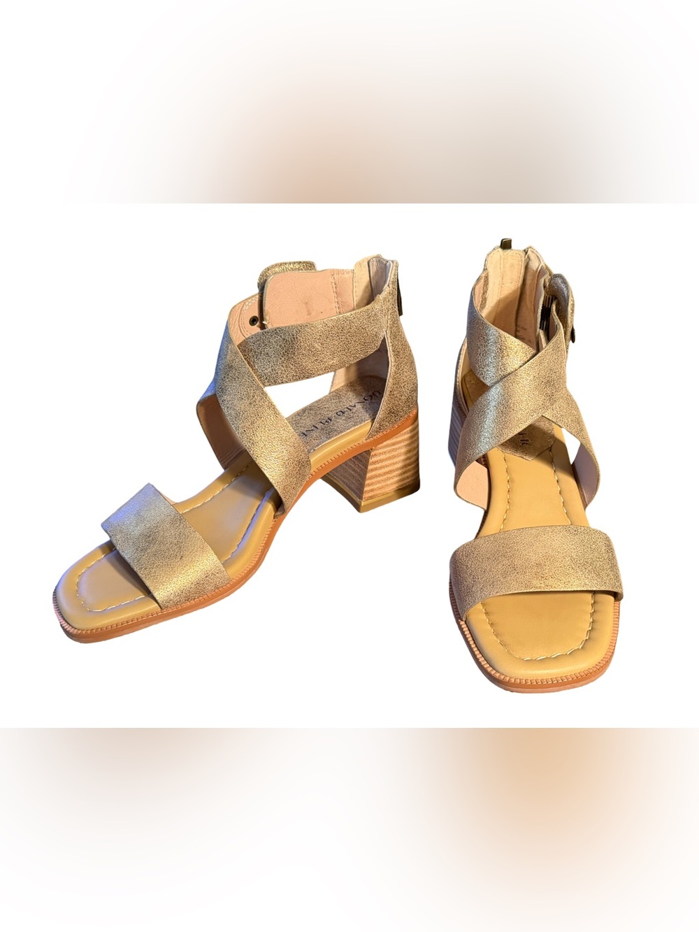 Donald Pliner NWT Sz 6M Metallic Gold Leather Crisscross Block Heel Sandals 362 - Picture 4 of 12